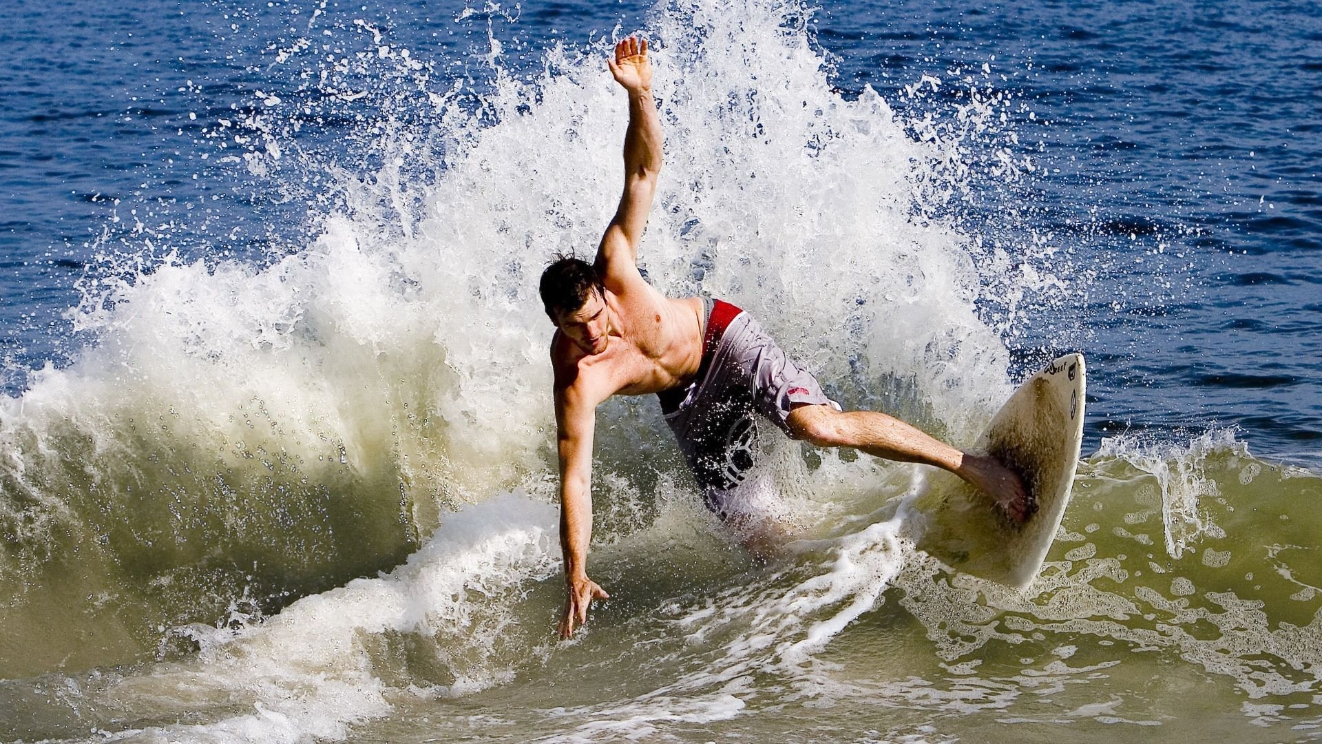 智能穿戴设备助力运动员实时监控身体状态,运动员戴的智能手表