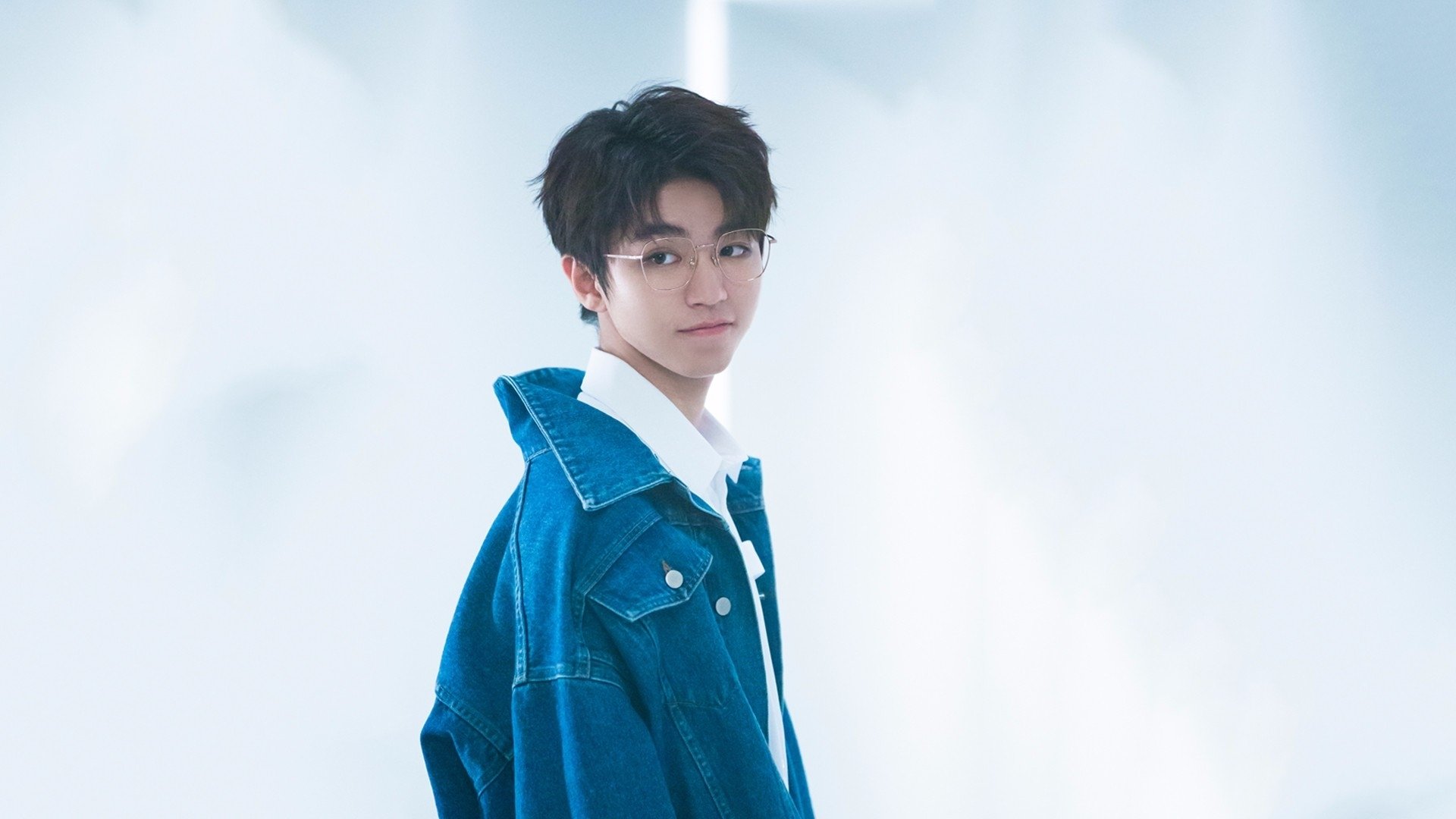 爱游戏体育-_海底水上漫步：探索海底奇观的运动体验_，海底景观视频