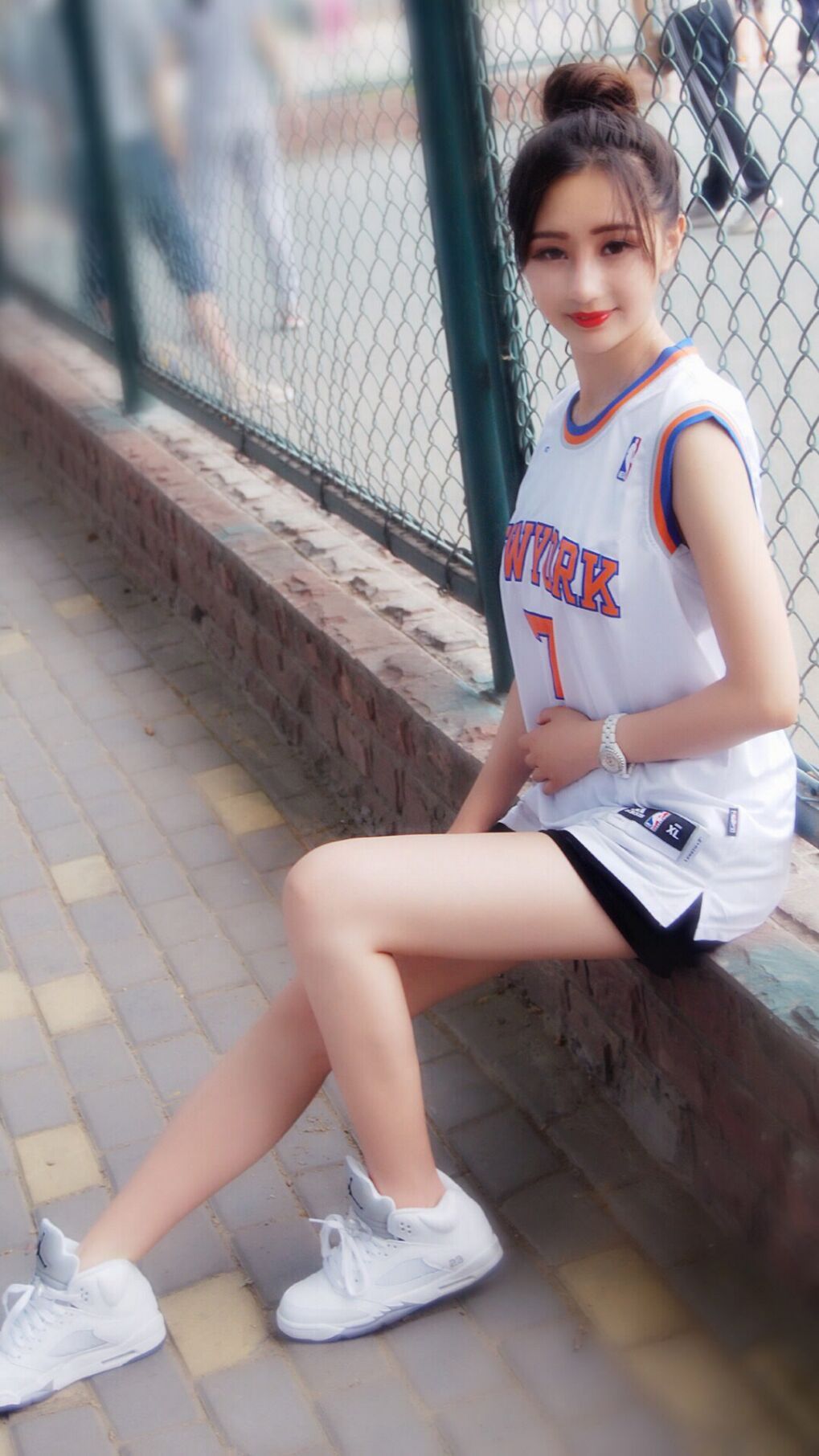 ayx爱游戏官网-《英雄联盟跨洲赛场，巅峰对决火花四溅》